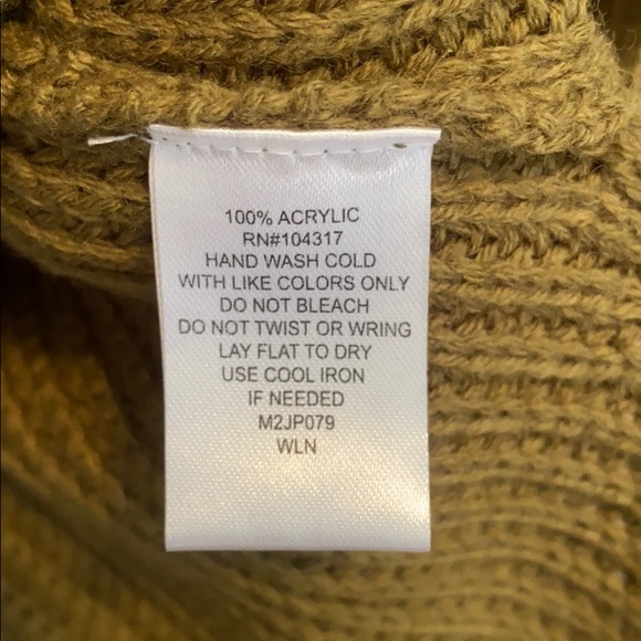 Derek Heart Sweater - Picture 6 of 6